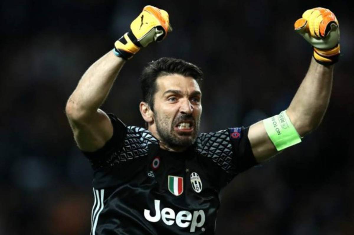 ¡Así no Buffon! La polémica imagen del portero de la Juventus fumando