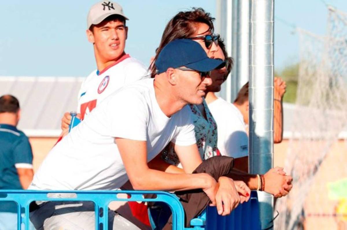 Zidane sigue de cerca la pretemporada de su hijo en club de segunda división de España