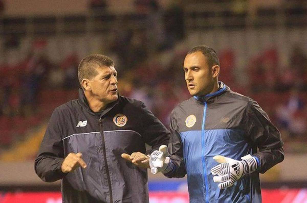 Keylor Navas es ovacionado en el estadio Nacional de San José