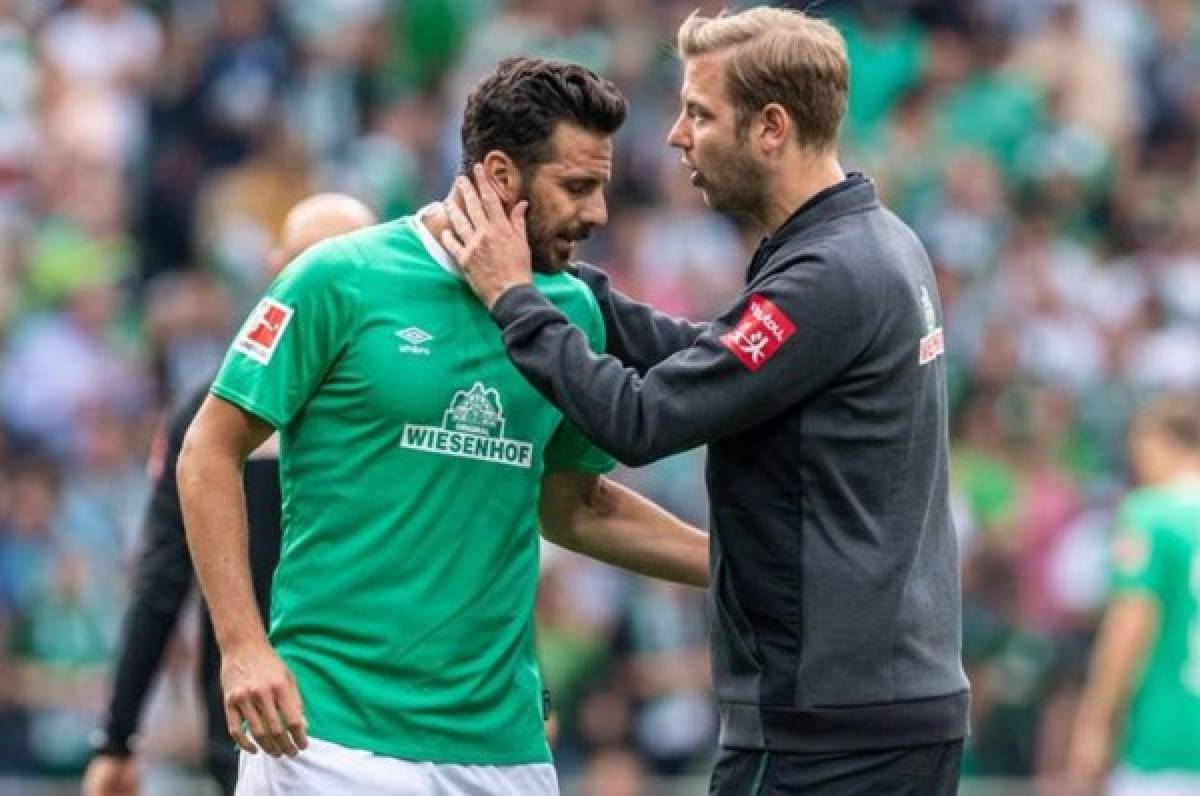 Técnico del Werder se excusa por haber dejado a Claudio Pizarro en el banquillo en su despedida