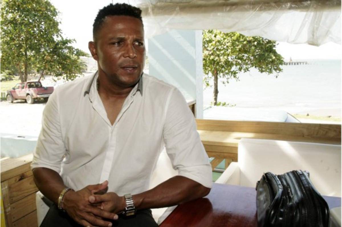 Así es la nueva vida de Carlos Pavón en La Ceiba y al frente del Vida