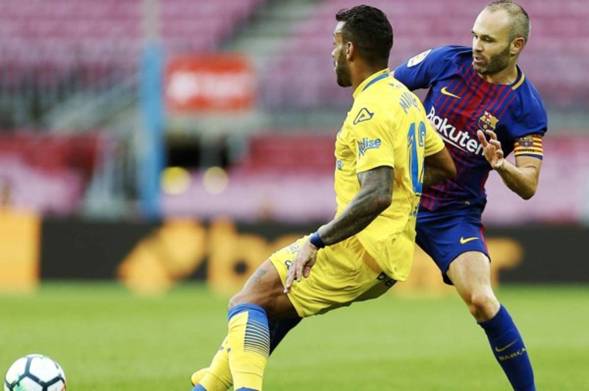 Andrés Iniesta se lesiona y Rafinha estará más tiempo de baja