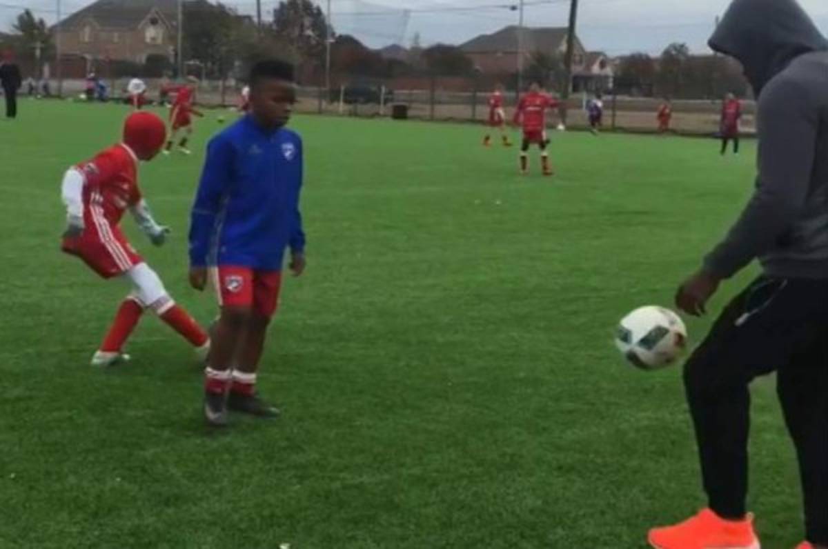 VIDEO: Con pinta de crack... Así juega el hijo de Maynor Figueroa