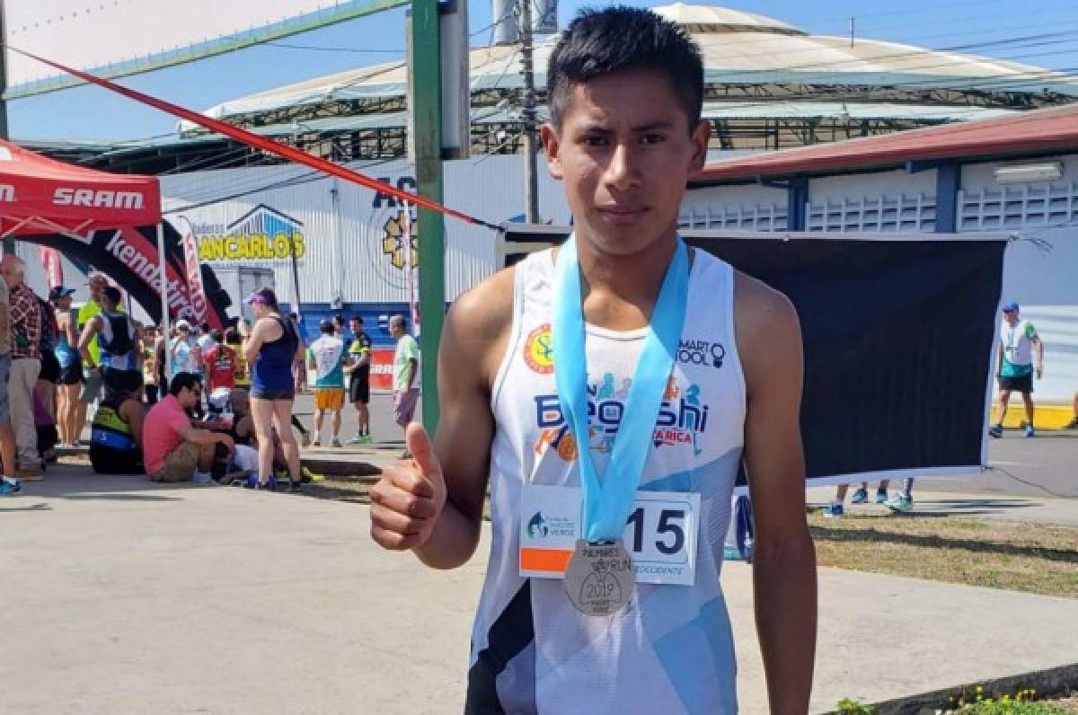 Gualberto Méndez, joven de Yamaranguilla, Intibucá gana tercer lugar en Costa Rica