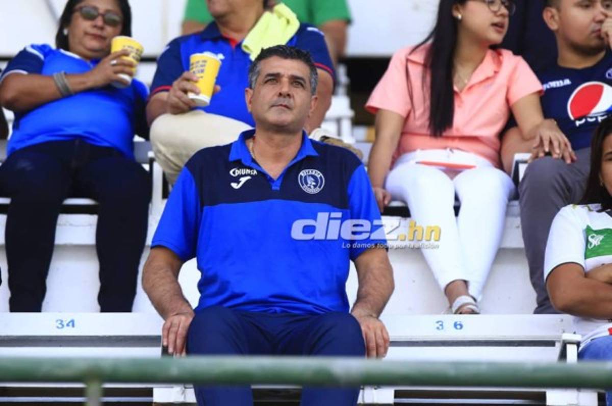 Diego Vázquez inicia cumpliendo sanción en una de las tribunas de preferencia en el Excélsior