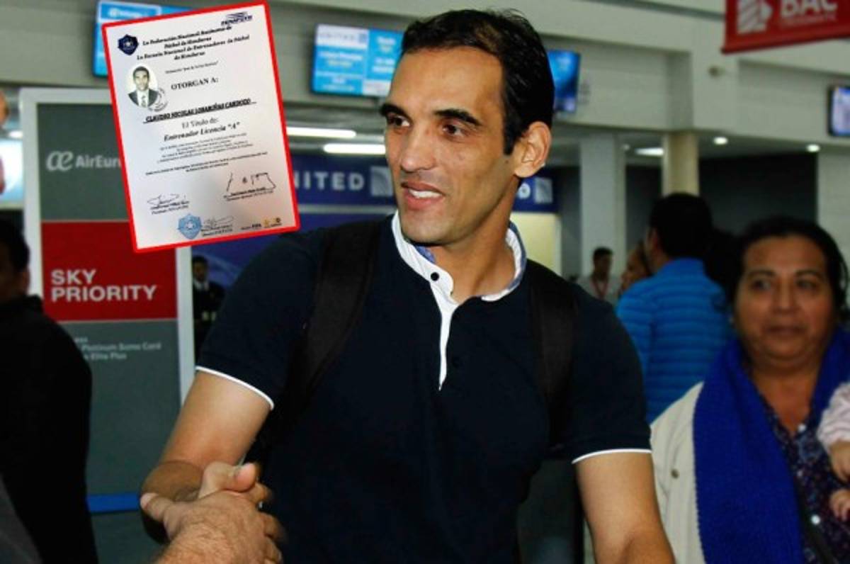 Claudio Cardozo obtiene el título de 'Entrenador Licencia A' y ya puede dirigir en Liga Nacional