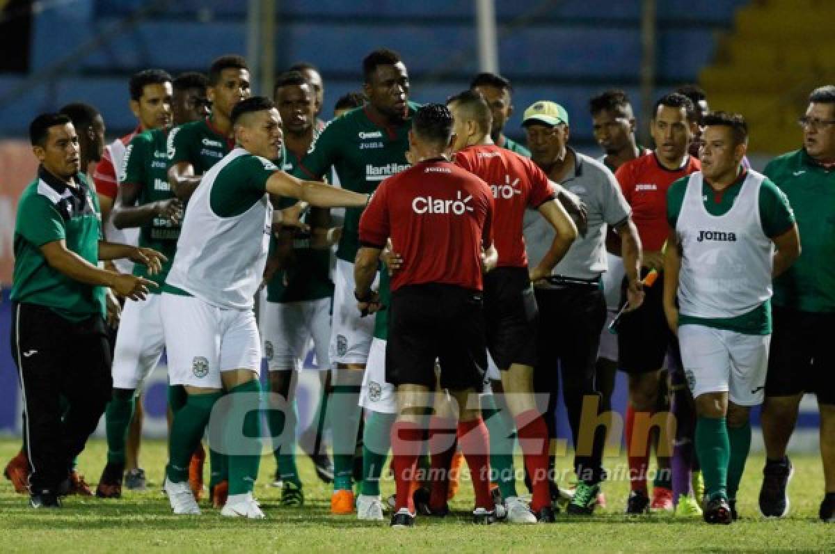 EN FOTOS: Así fueron los relajos en el derbi entre Real España y Marathón