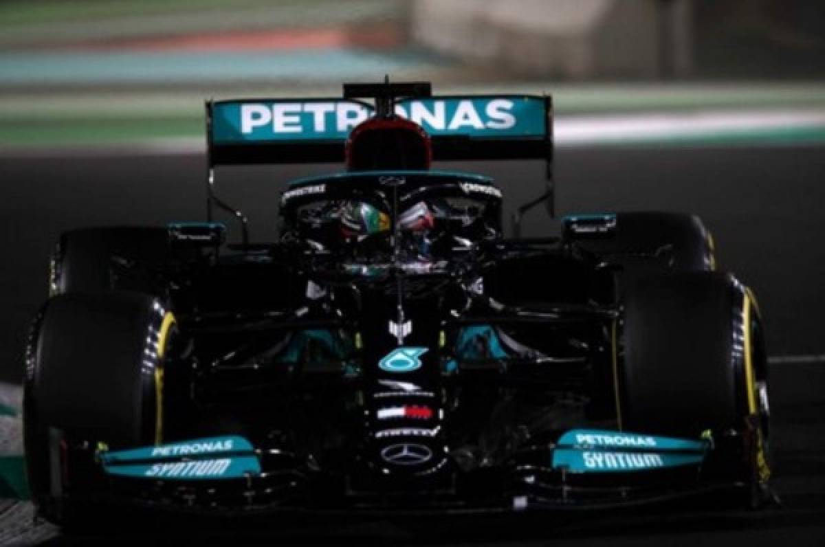 Hamilton gana caótico GP de Arabia en iguala a puntos con Verstappen antes de la última carrera