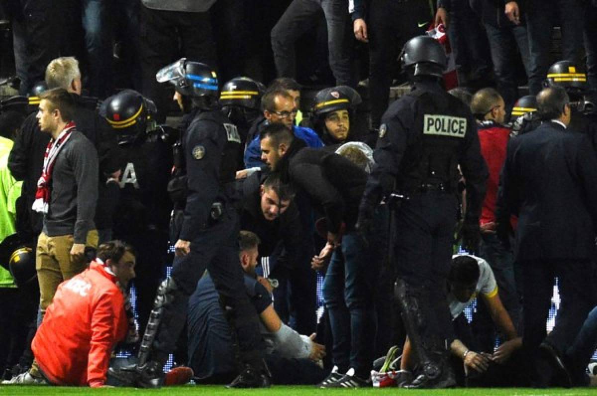 Avalancha humana deja 18 heridos durante el juego Amiens-Lille en Francia