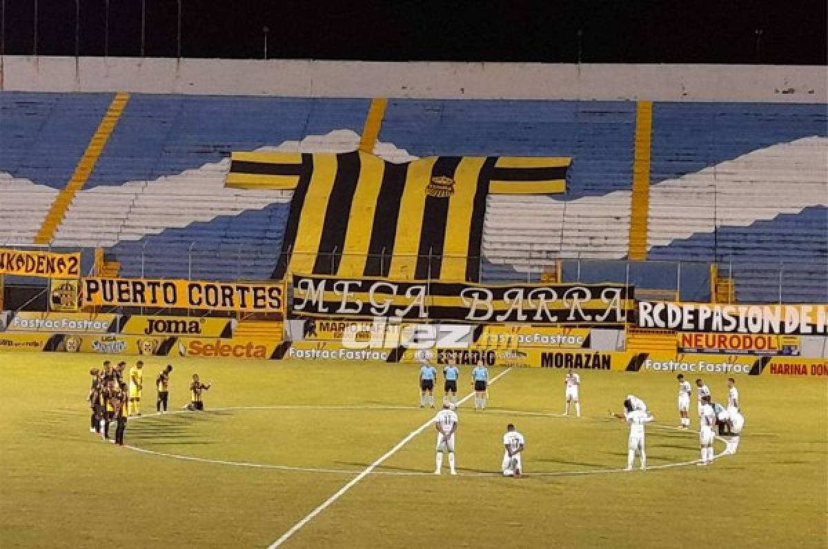 Real España y Platense guardaron un minuto de silencio antes del inicio del partido. Foto: Neptalí Romero.