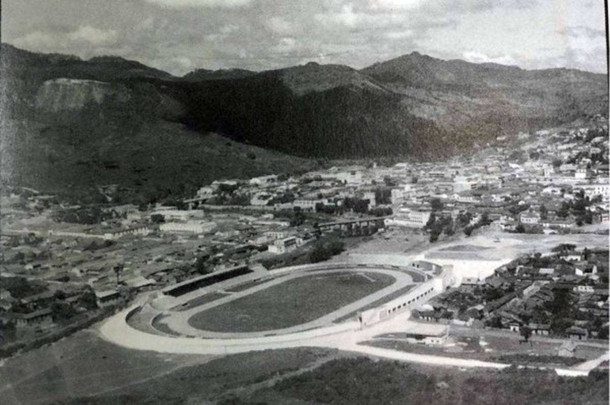 ¡Camisas de botones y tacos con tachuelas! Las selecciones de Honduras en la era amateur