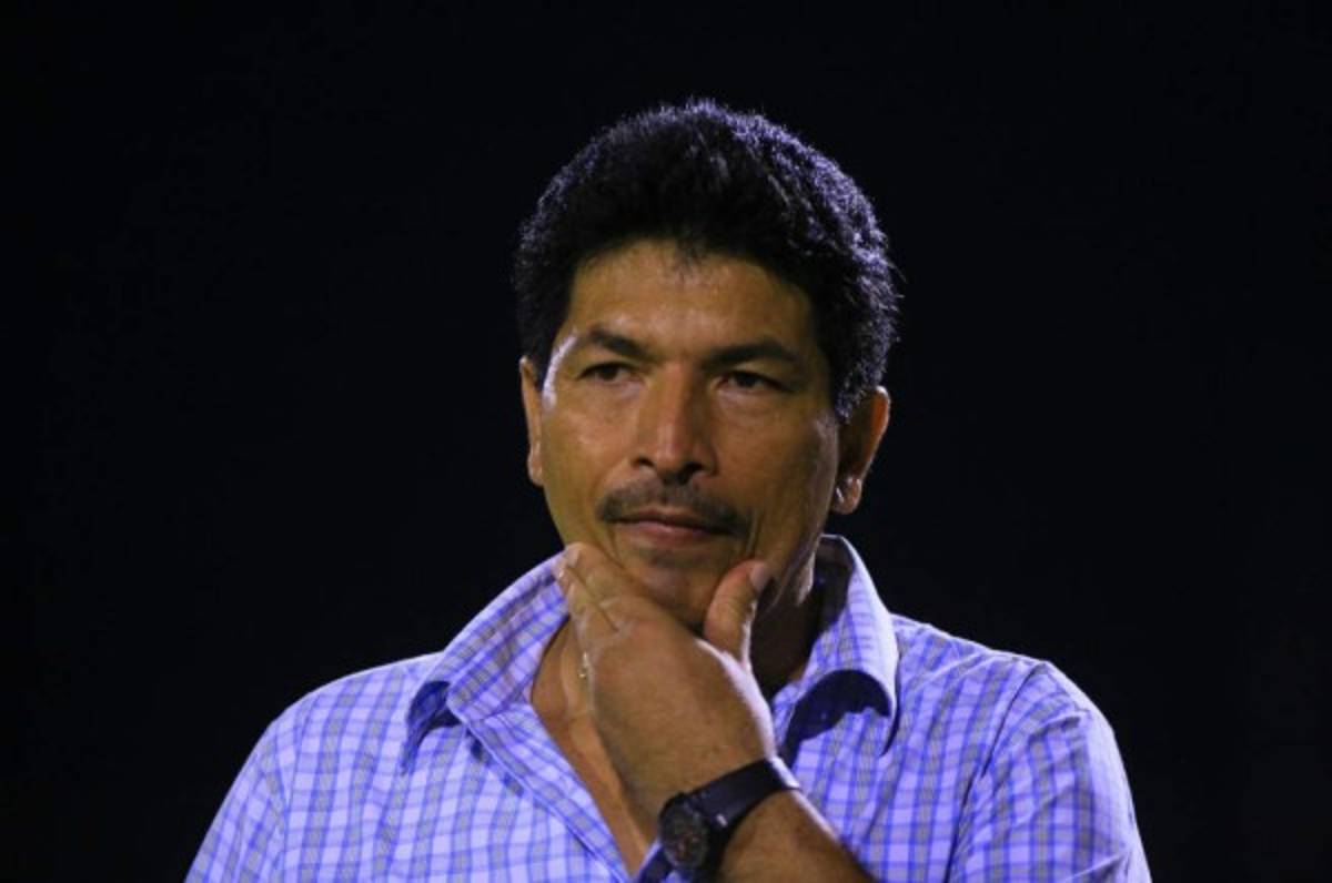 Carlos Martínez renuncia como técnico de la Real Sociedad