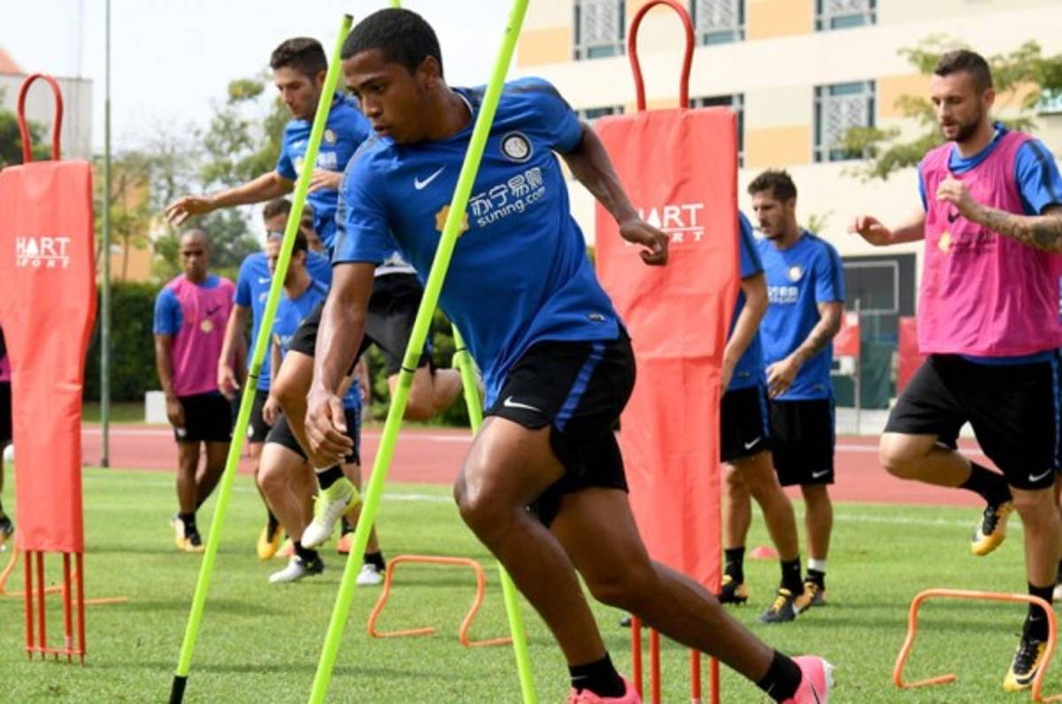 La difícil decisión que debe tomar Rigoberto Rivas en el Inter de Milan