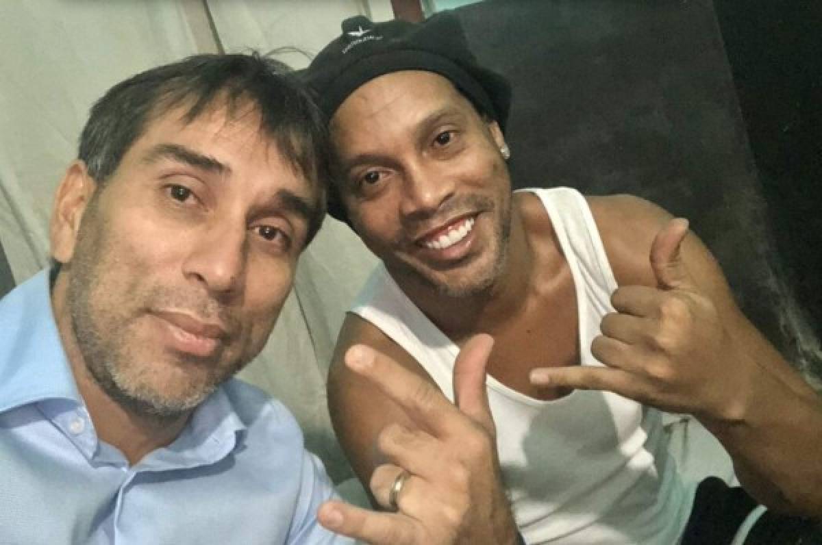La carpintería, el nuevo 'trabajo' de Ronaldinho en la cárcel en Paraguay