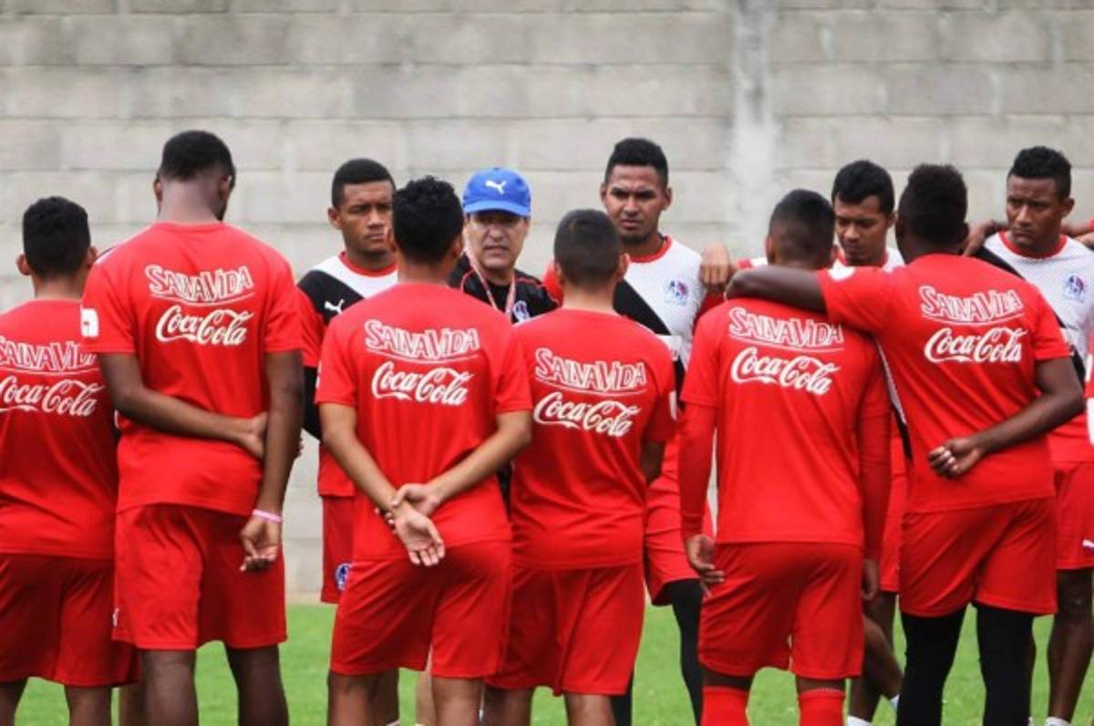 Olimpia confirma interés en el defensa panameño Roderick Miller