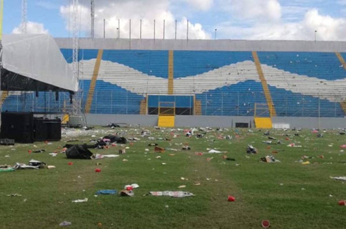 ¡En fotos! Así quedó la grama del estadio Morazán tras concierto en San Pedro Sula
