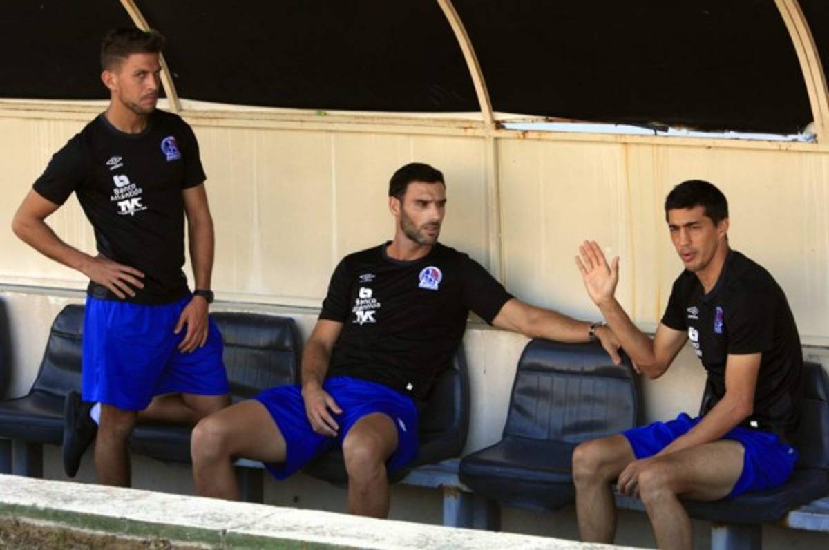 Extranjeros del Olimpia esperarán para debutar en Liga Nacional