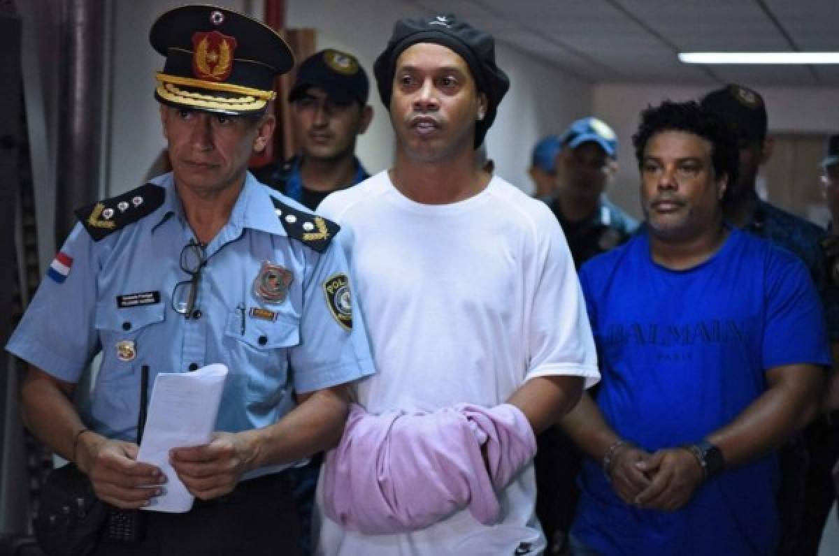 Una jueza decreta prisión preventiva para Ronaldinho Gaúcho en Paraguay