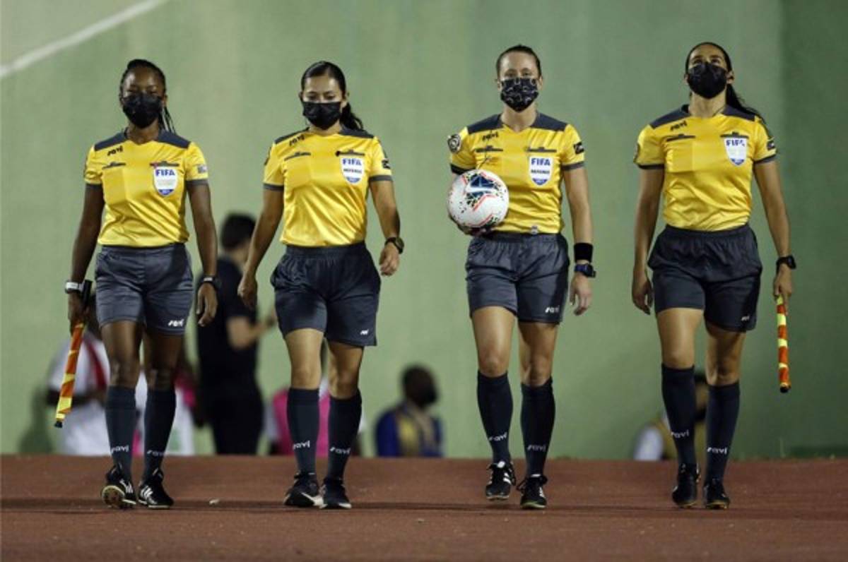 ¿Quién es Karen Díaz? La árbitra mexicana que dirigirá en el partido de Honduras contra Canadá