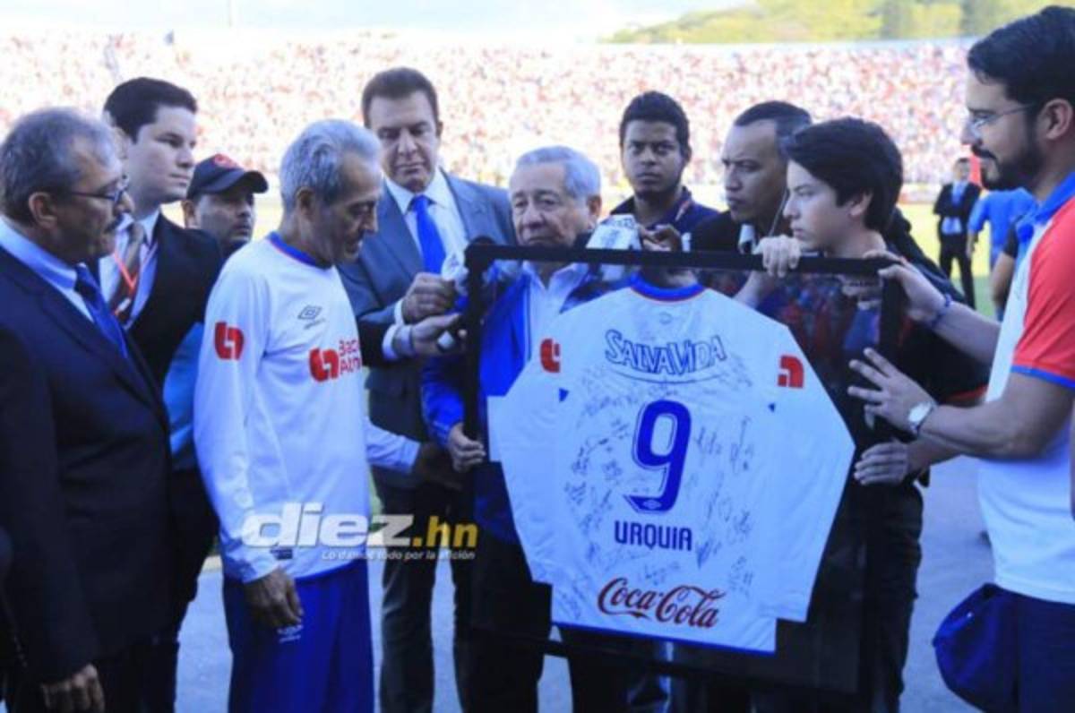 Romell Quioto y su gesto con asilo de ancianos donde está recluido exgloria del Olimpia y Selección de Honduras