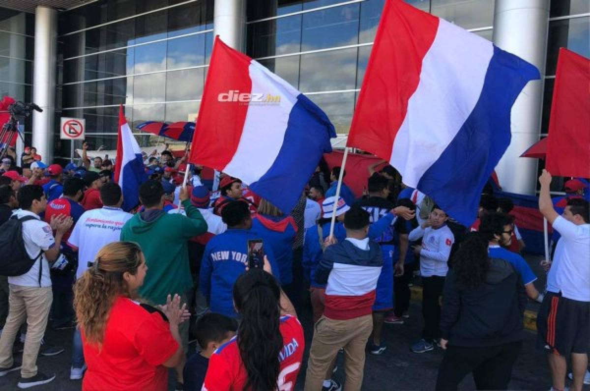 Fotos: Banderazo de la UltraFiel a Olimpia previo a su duelo contra Montreal Impact