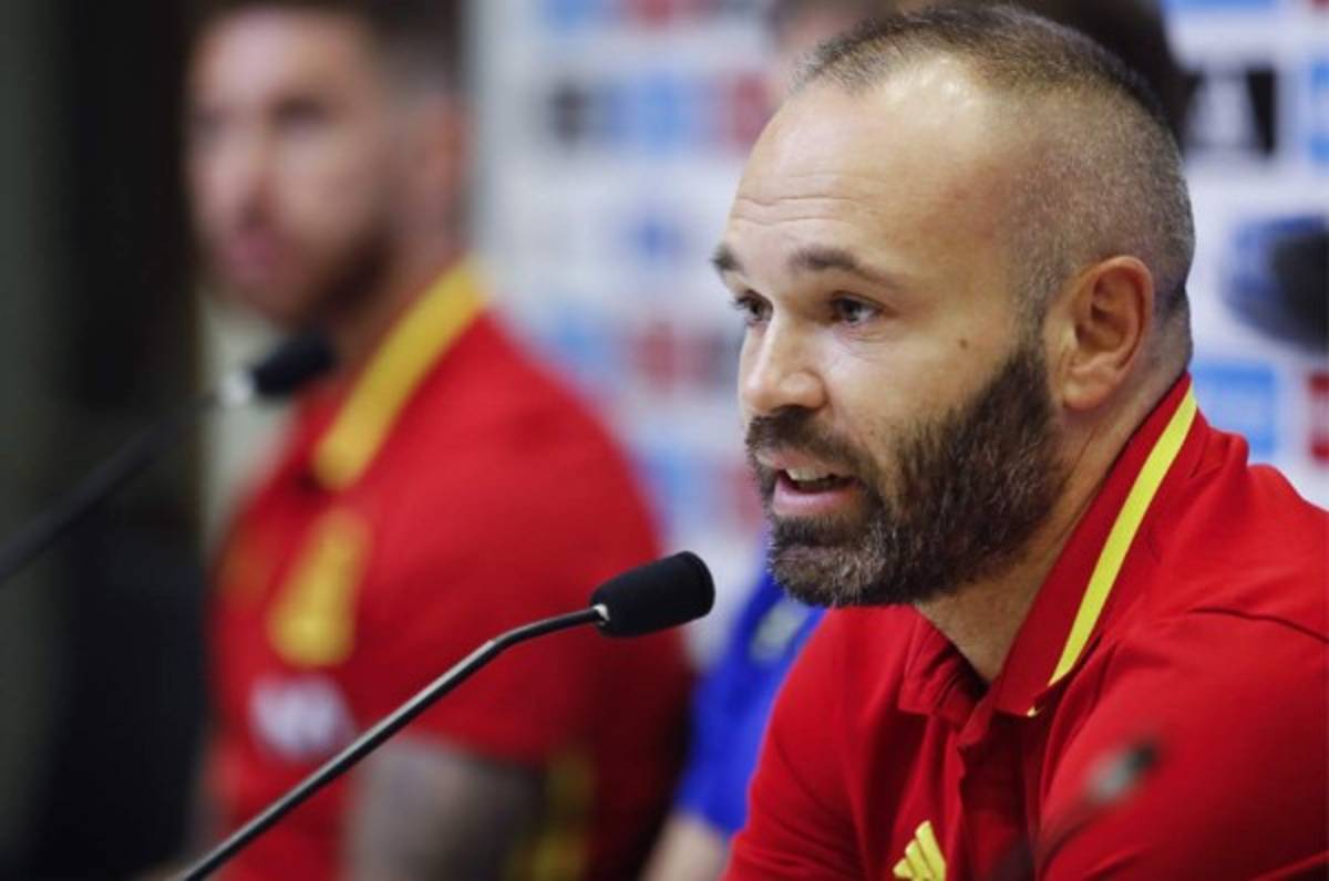 Iniesta desmiente a Bartomeu y asegura que no hay acuerdo para renovar