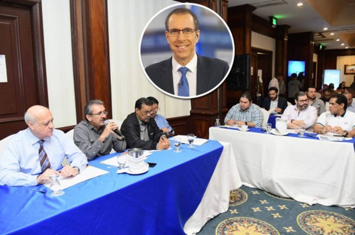 Mauricio Kawas: '¿Y los 12 clubes en Liga Nacional de Honduras para cuándo?'