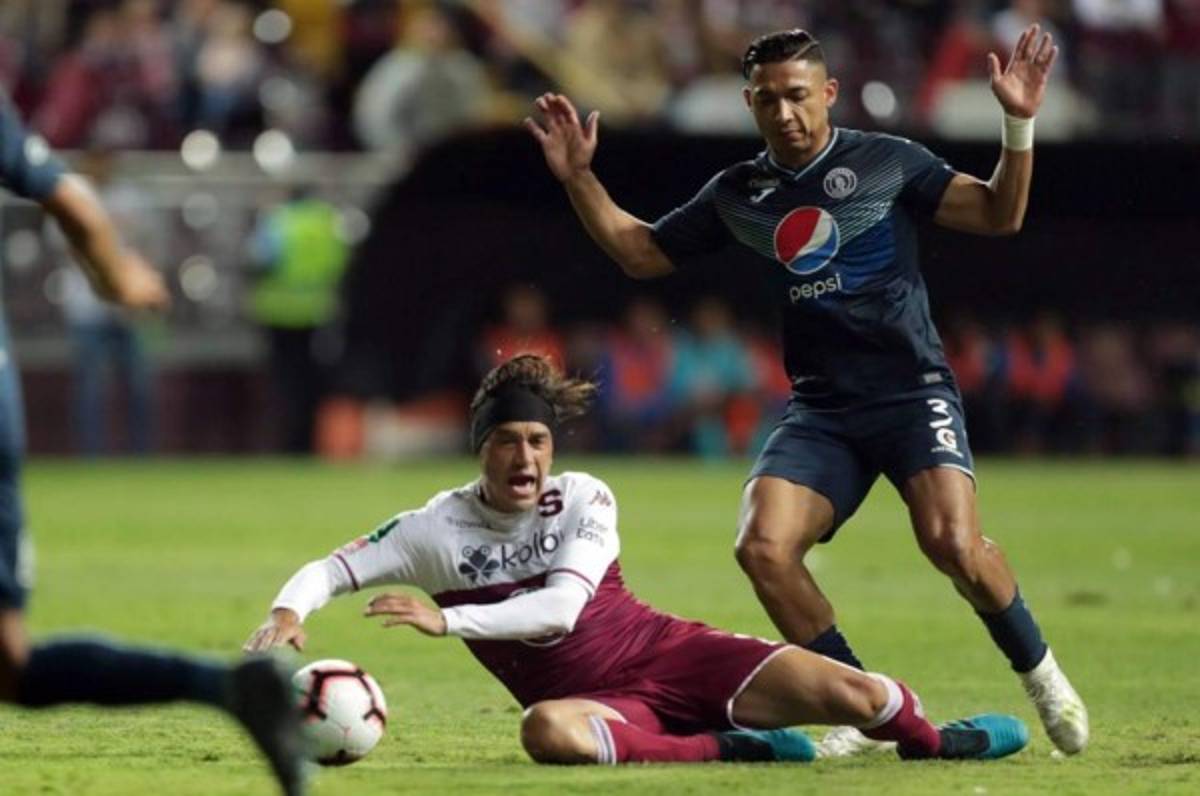 Emilio Izaguirre a la prensa tica: 'Nos miran de menos y no es correcto, pedimos respeto'