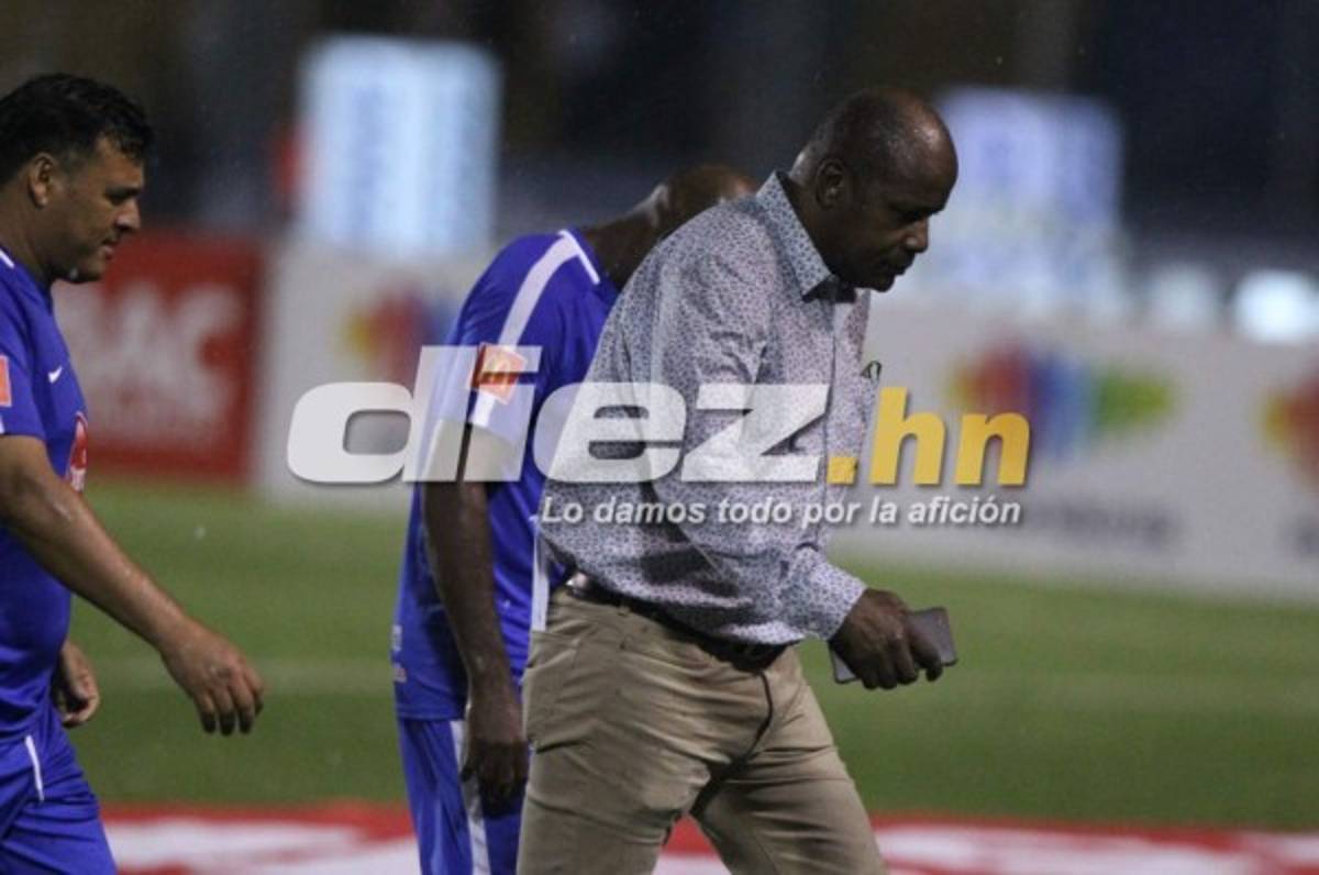 NO SE VIO EN TV: El hincha que buscaba una foto con una Leyenda del Mundo y la petición a Puyol