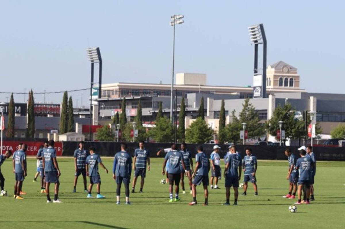 Honduras cierra filas con equipo completo para buscar el milagro frente a Canadá