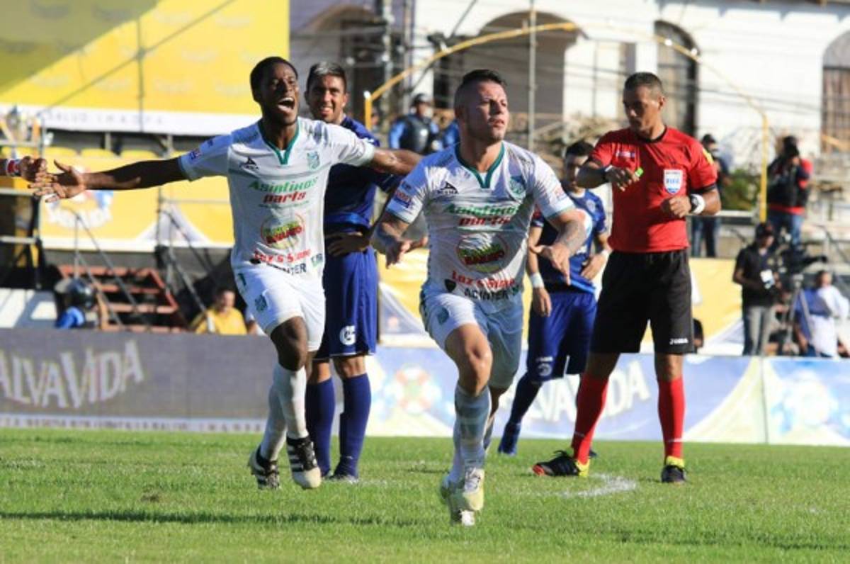 VIDEO: Cardona le anota al Motagua y desata la locura en el Excélsior