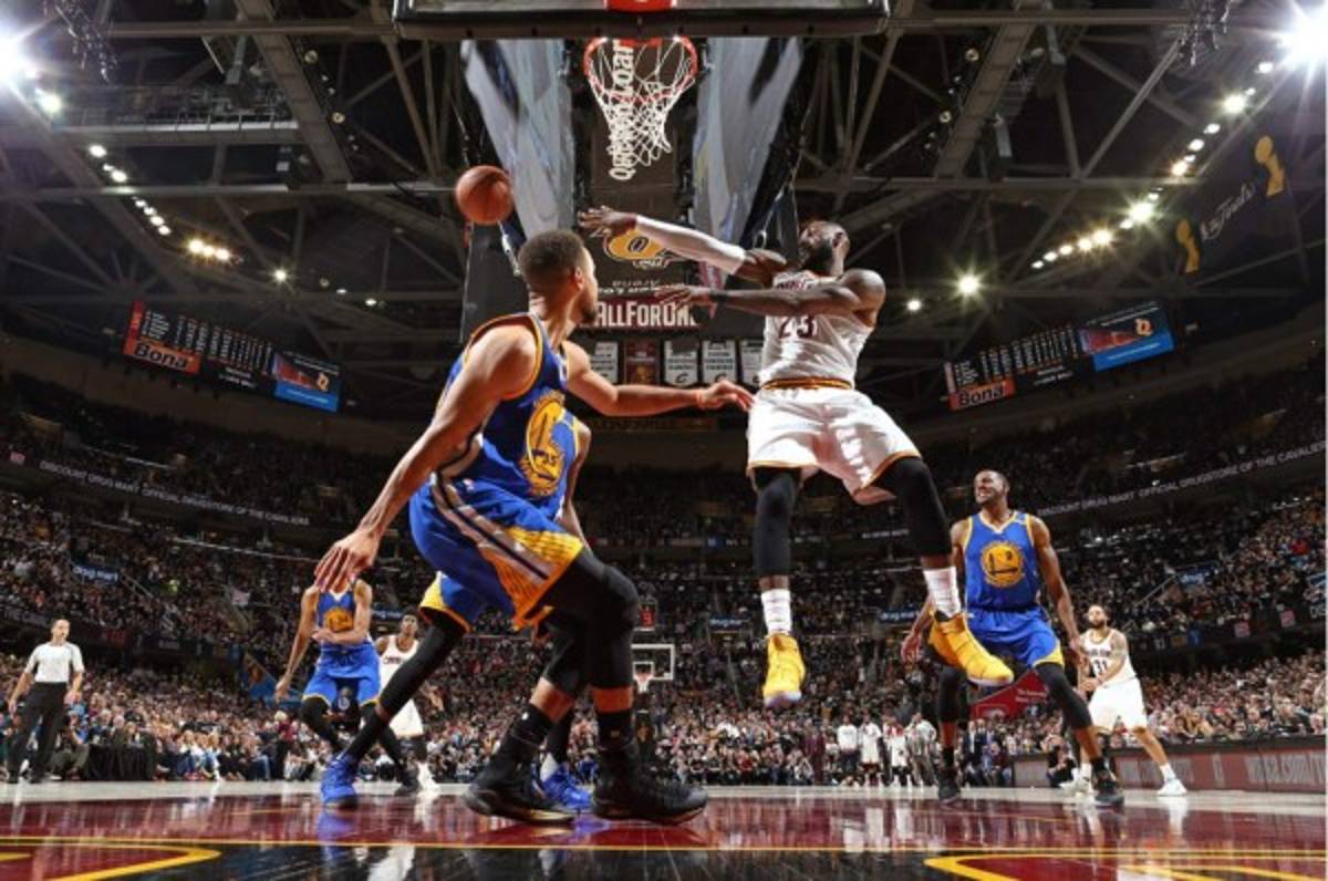 Con LeBron James de récord, Cavaliers impide barrida de Warriors en las Finales de la NBA