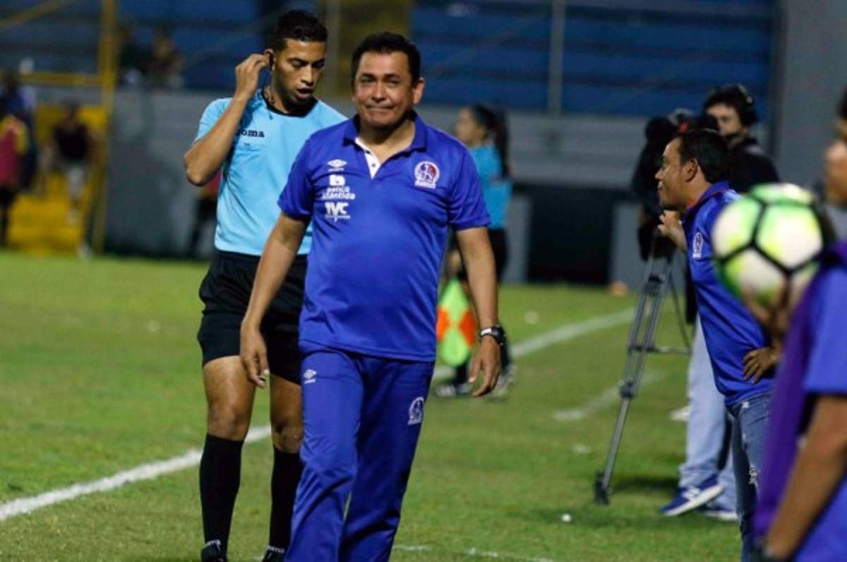 'Fuera Nahún, fuera Nahún”: Afición del Olimpia pidió salida de Espinoza en el Morazán
