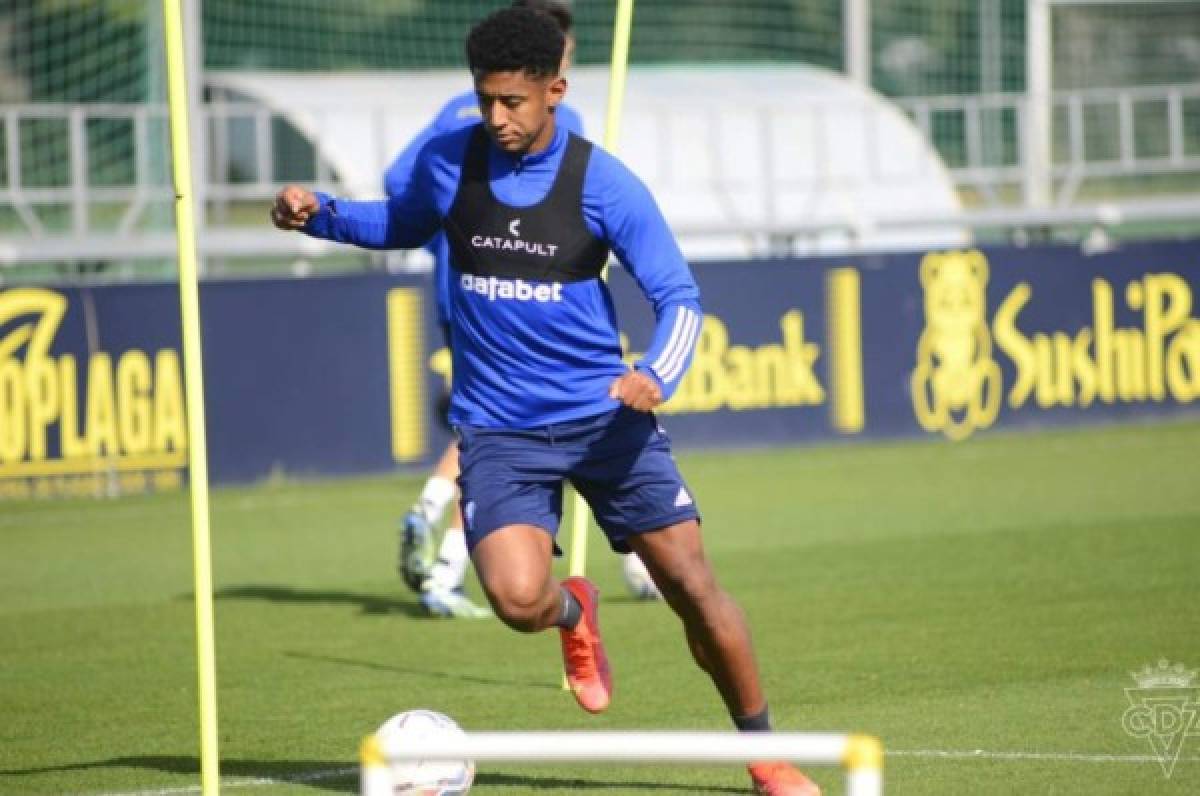 Antony 'Choco' Lozano regresó a los entrenamientos del Cádiz un mes después de su lesión