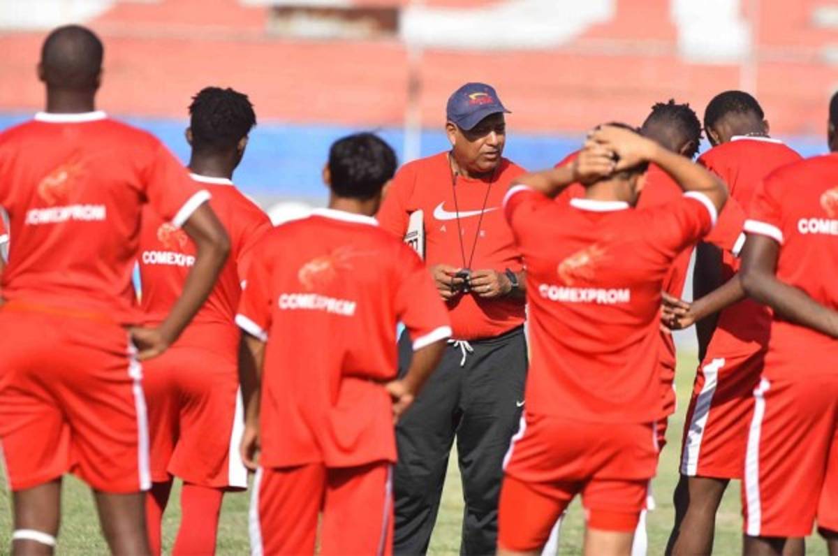 David Fúnez se presenta a pretemporada del Vida porque 'tiene contrato'