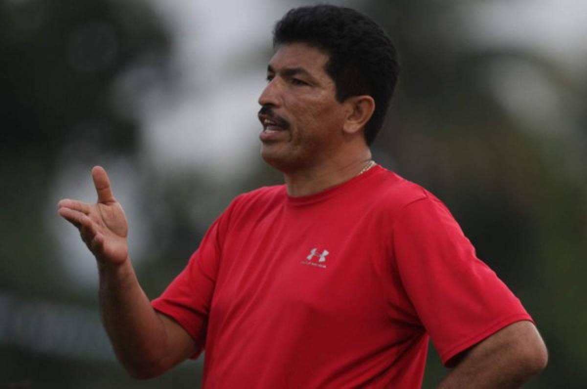 Carlos Martínez y la novela; ahora Platense lo mantiene como entrenador