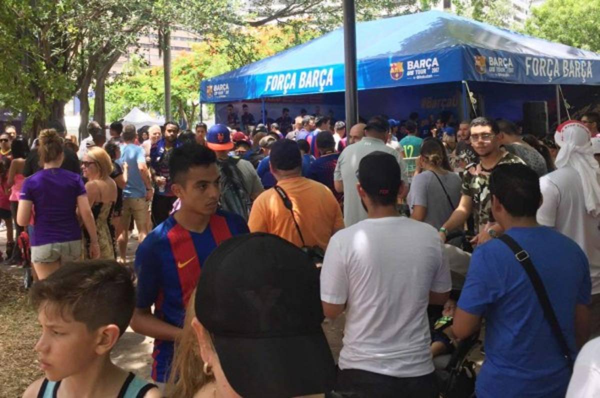 El Barcelona pone de cabeza Bayfront Park antes del Clásico en Miami