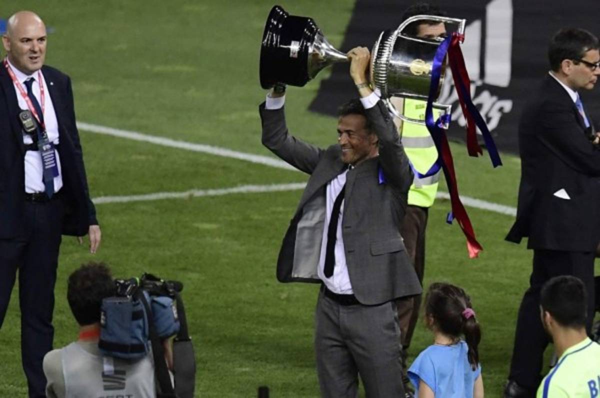Luis Enrique se despide del Barcelona con su noveno título en tres años