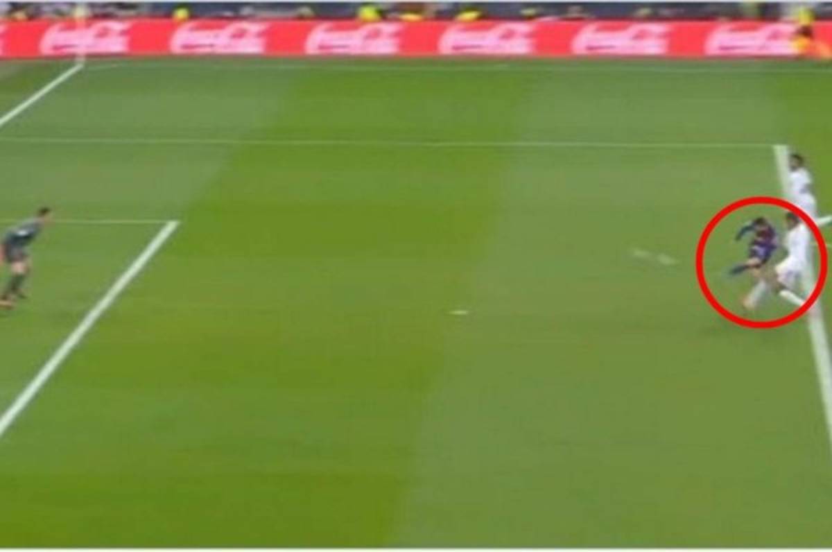 El gran fallo de Messi en un mano a mano con Courtois en el clásico