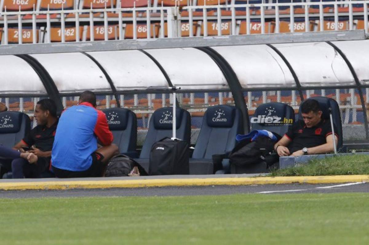 FOTOS: La tristeza de Ferrari y la charla de Beckeles con el preparador físico