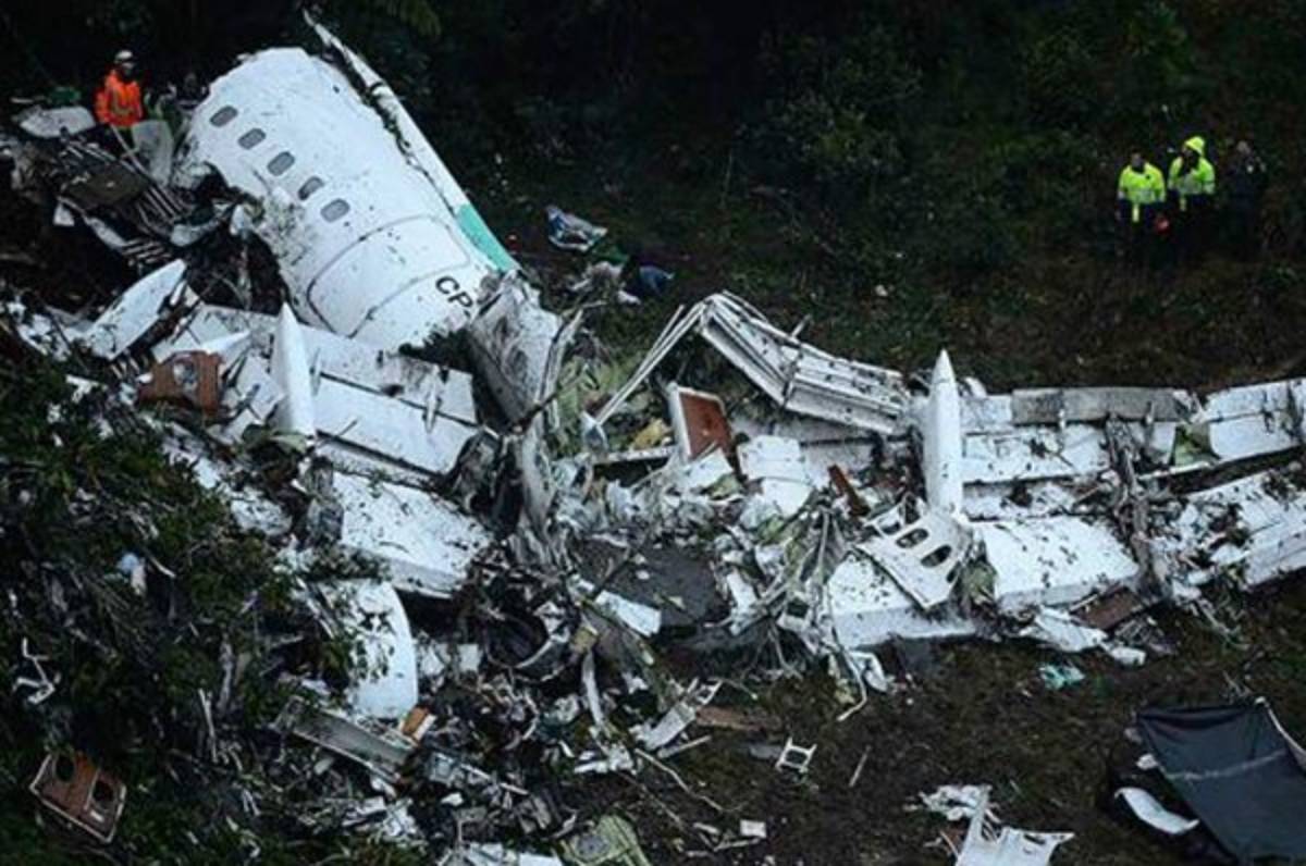 Avión de Chapecoense siniestrado incumplió plan de vuelo, dice compañía