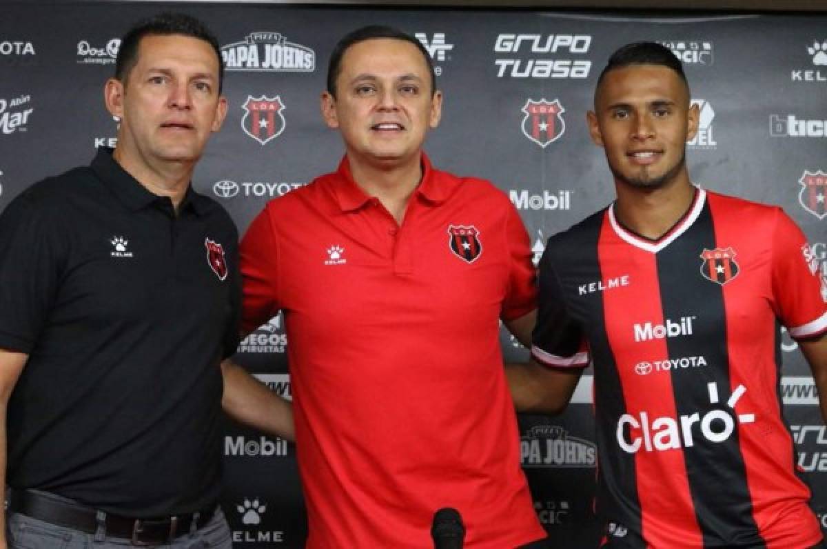 Alexander López es presentado como nuevo jugador del Alajuelense