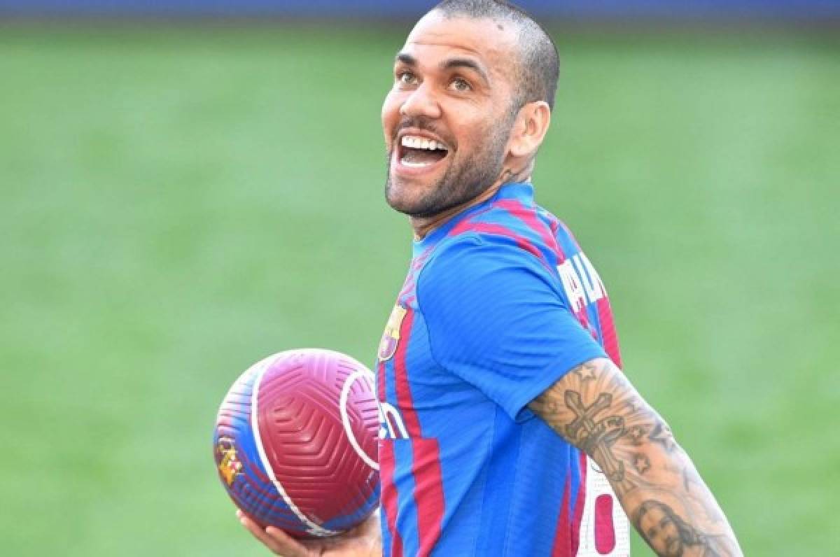 Revelan la cifra: Dani Alves cobra en Barcelona el salario más bajo que permite la Liga española