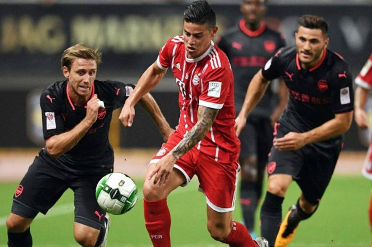 El Arsenal vence en los penales al Bayern con James de titular