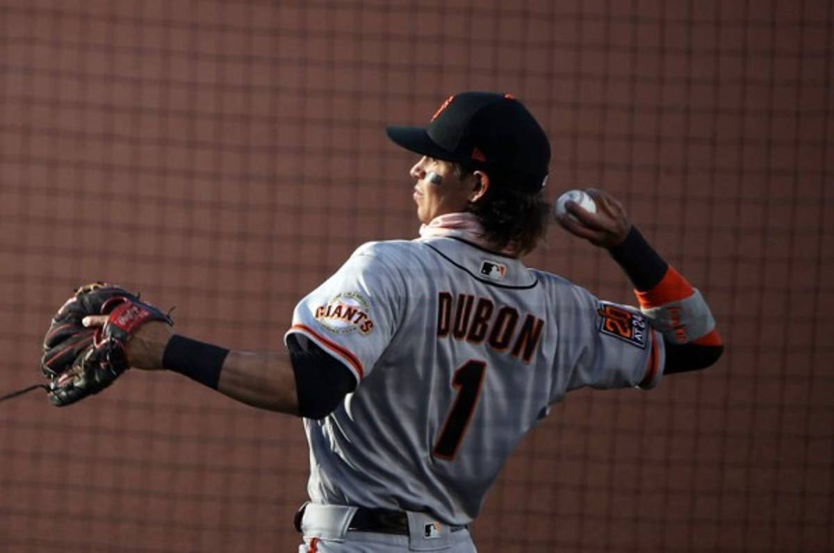 Los Gigantes derrotan en extra innings a los Astros y Mauricio Dubón conectó un hit en cinco turnos