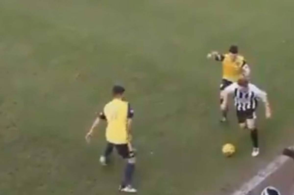 ¡Y es 'amateur'! Con esta genialidad deja plantado a dos rivales (VIDEO)