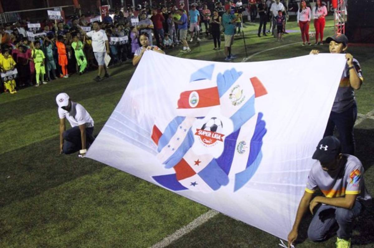 Ambientazo y mucha belleza: Claro inaugura uno de los torneos más esperados en Honduras