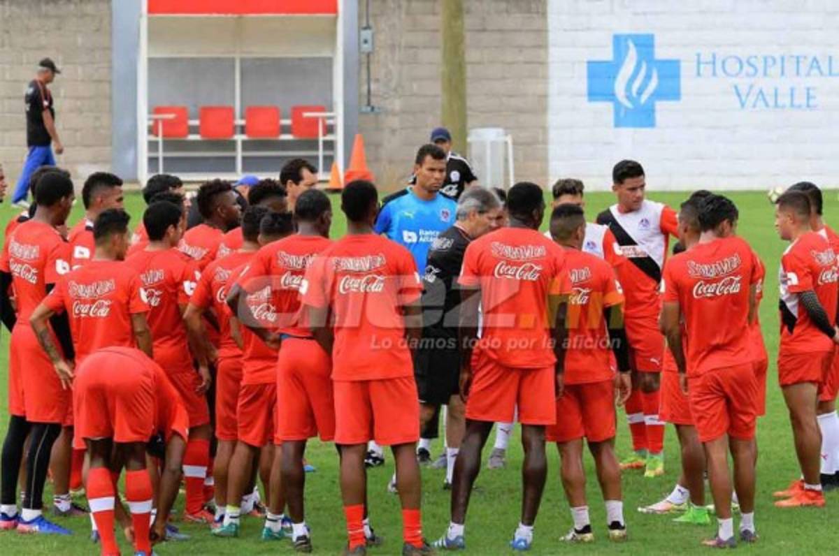 Óscar Salas no entrena con Olimpia en Cantarranas por una lesión