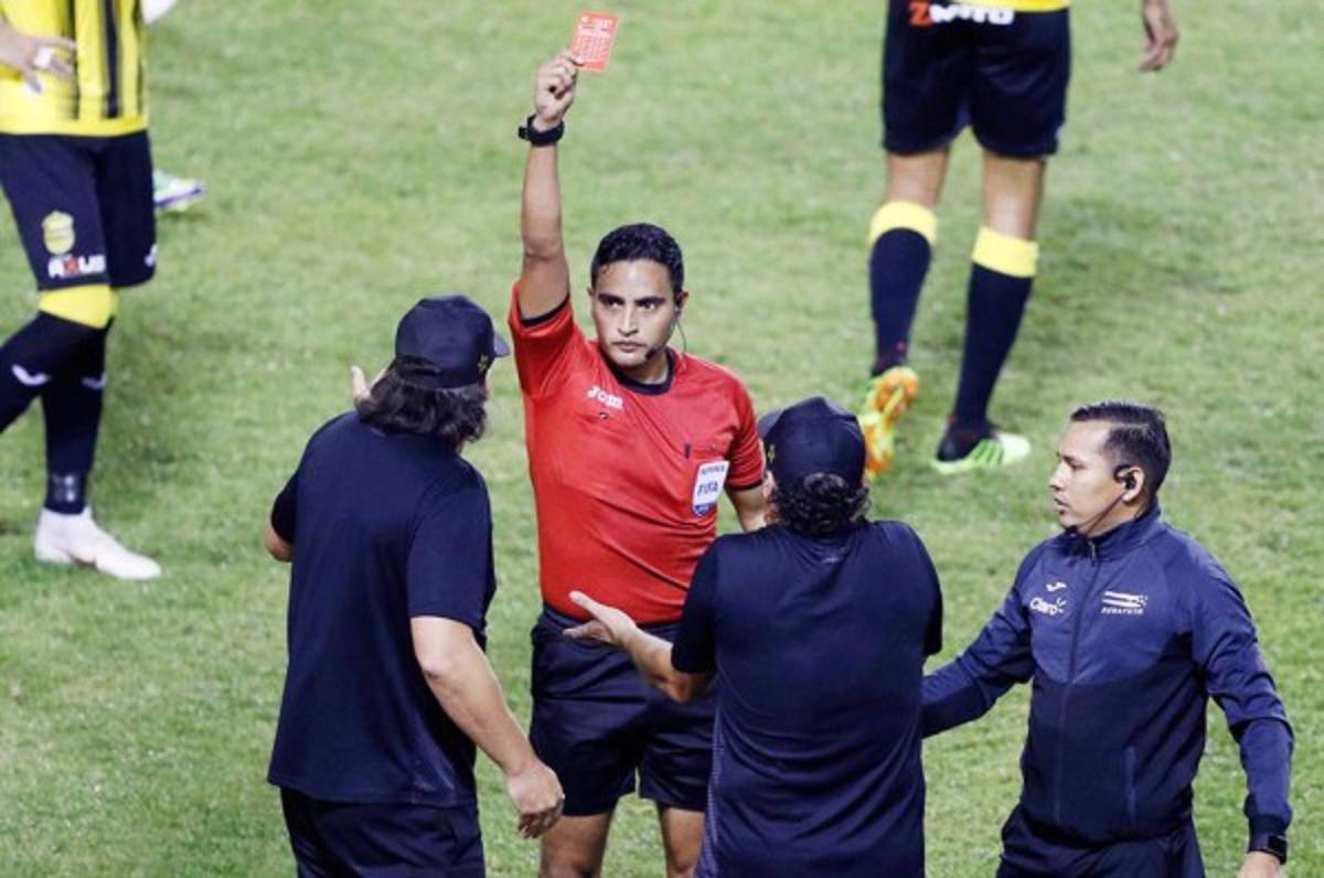 Así le va a Motagua y Olimpia cuando pita el 'matemático' Saíd Martínez, juez de la final de este miércoles