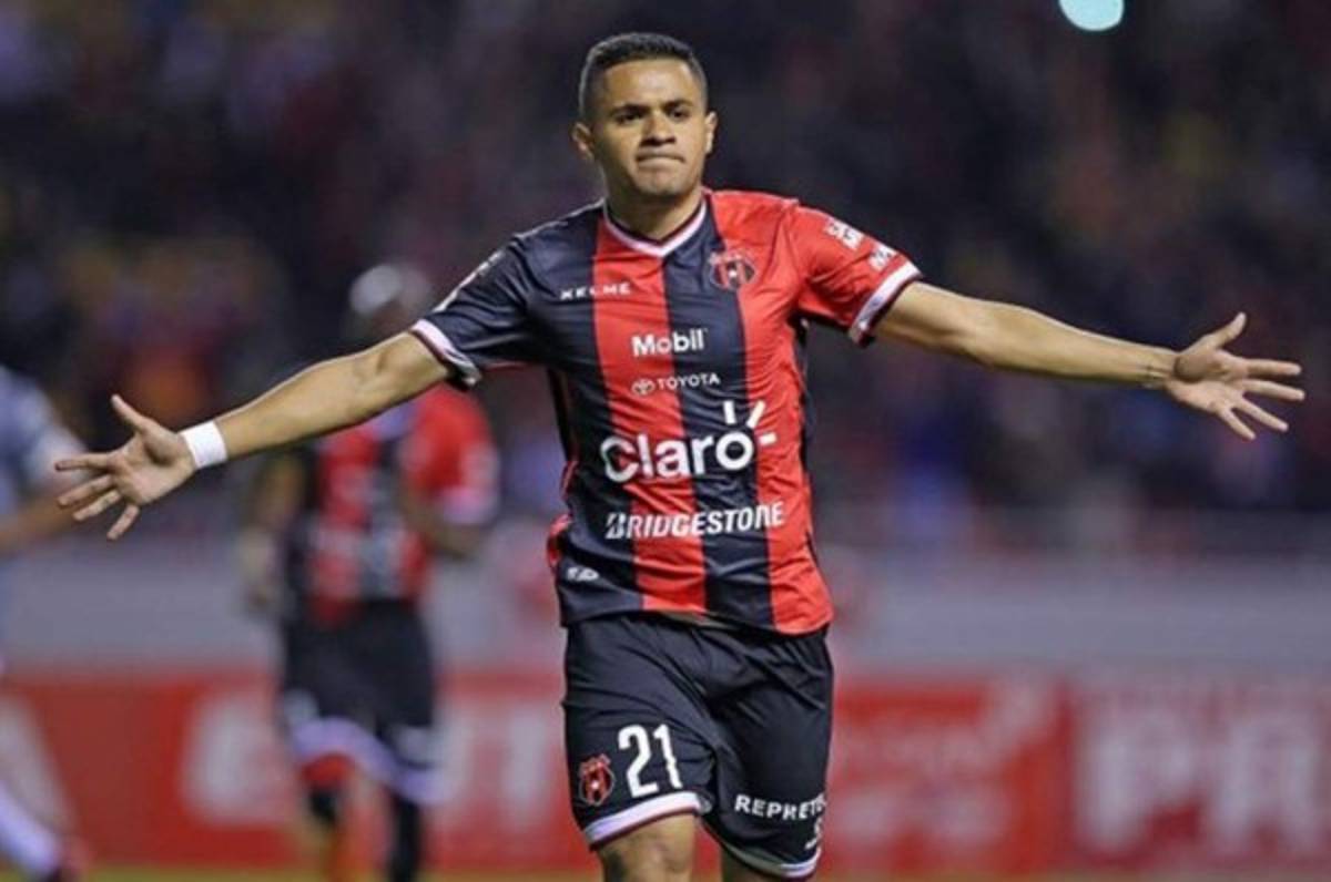 Roger Rojas está a 12 goles de ser el máximo goleador hondureño en Costa Rica  